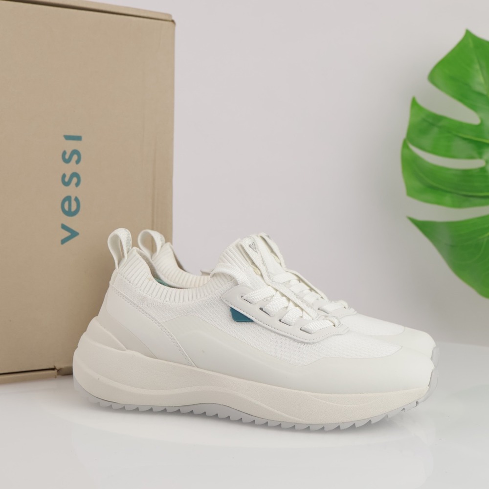 Vessi Womens Stormburst Lowtop Sneaker Boot Size 6 Waterproof White Lace Up Shoe